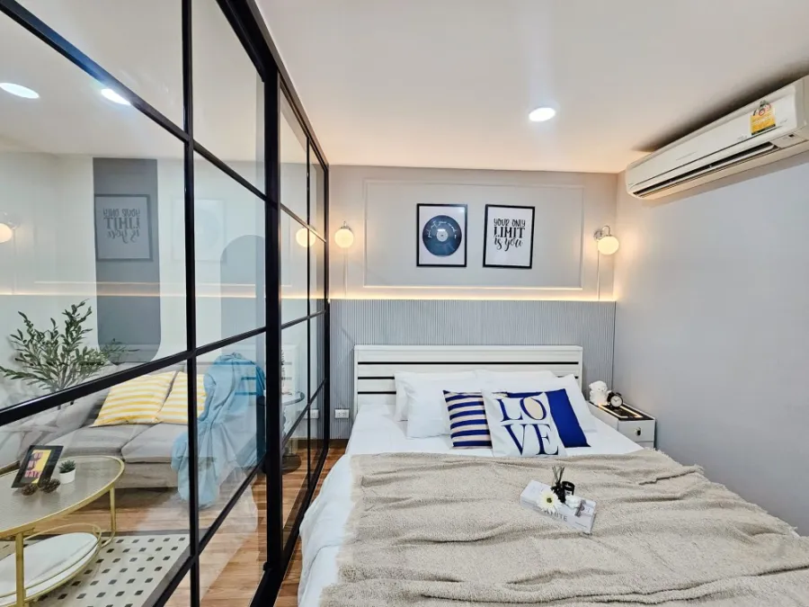 For sale: Regent Home 15 Chaengwattana, beautifully decorated room, looks very stylish, swimming pool view, just bring your bags and move in.