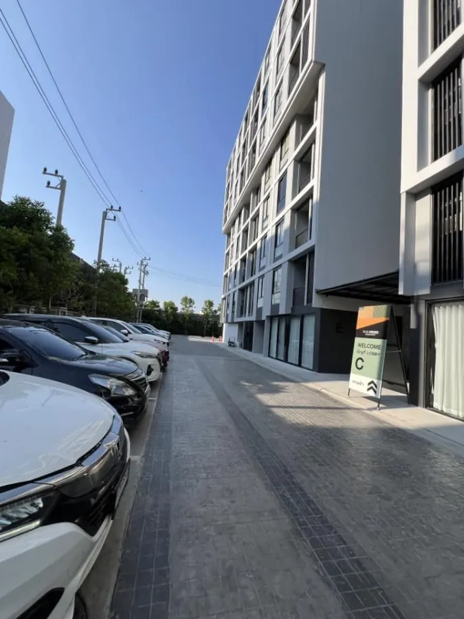 For rent Nue Cross Krukot ห้องกั้นเป็นสัดส่วน ห้องรับแสงดี เตียงใหญ่น่านอน ราคาสุดปัง พลาดไม่ได้