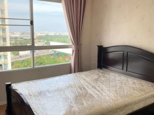 This room must be rented at Lumpini Park Rama 9-Ratchada, large room, pool view, carrying bags, ready to move in. images