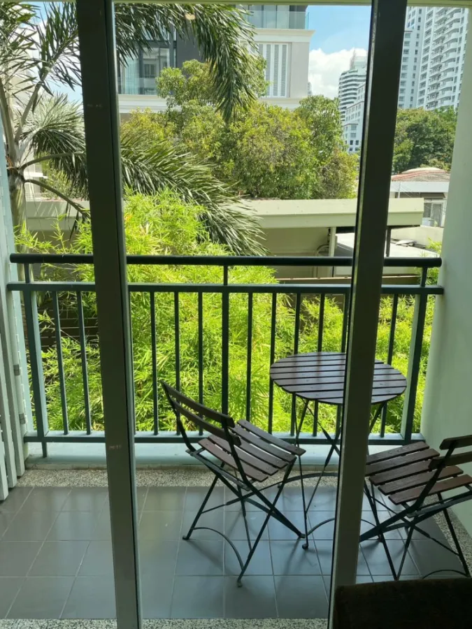 Sell and rent Voque Sukhumvit 16, very spacious room decorated in clean white tones. The price is very pocket-friendly. Must book now.