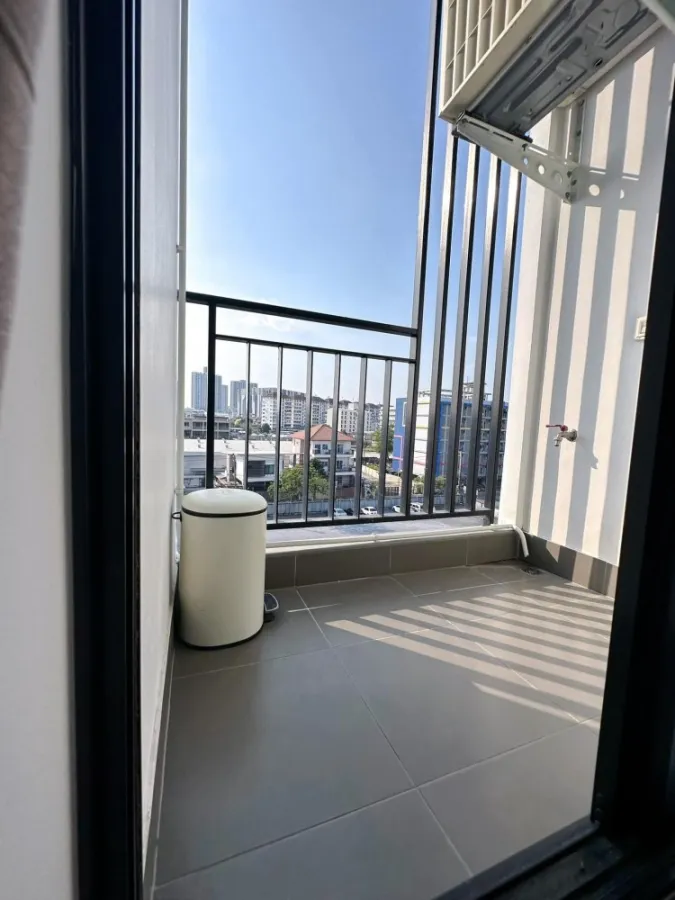 For rent!! Condo The One Plus Grand Ramkhamhaeng. Room divided into proportions. Don't divide the zones perfectly. Fully furnished. Don't delay!!