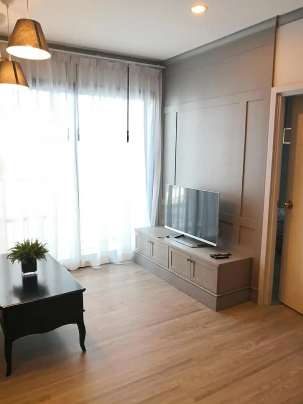 Vertical condo for rent near BTS Ari on Soi Ari 1 bedroom, kitchenette, bathroom and balcony.
