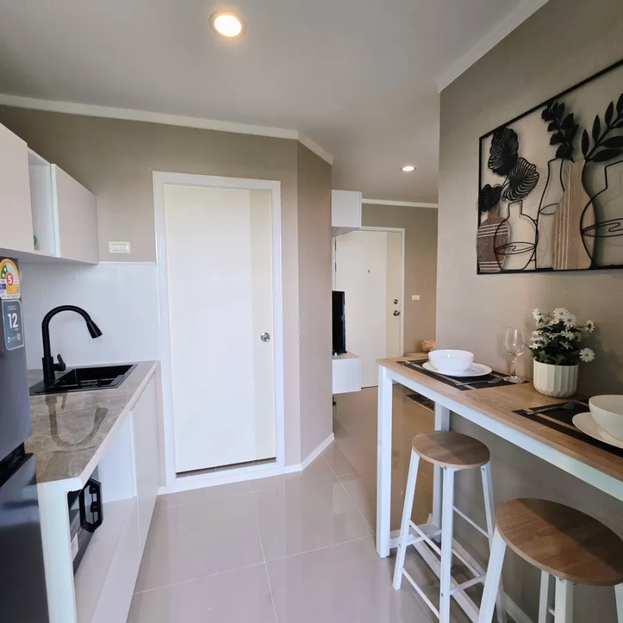 For sale: Lumpini Ville Wongamat-Naklua, beautifully decorated unit on the 7th floor with sea view. Everything you need is here. Don't miss out!
