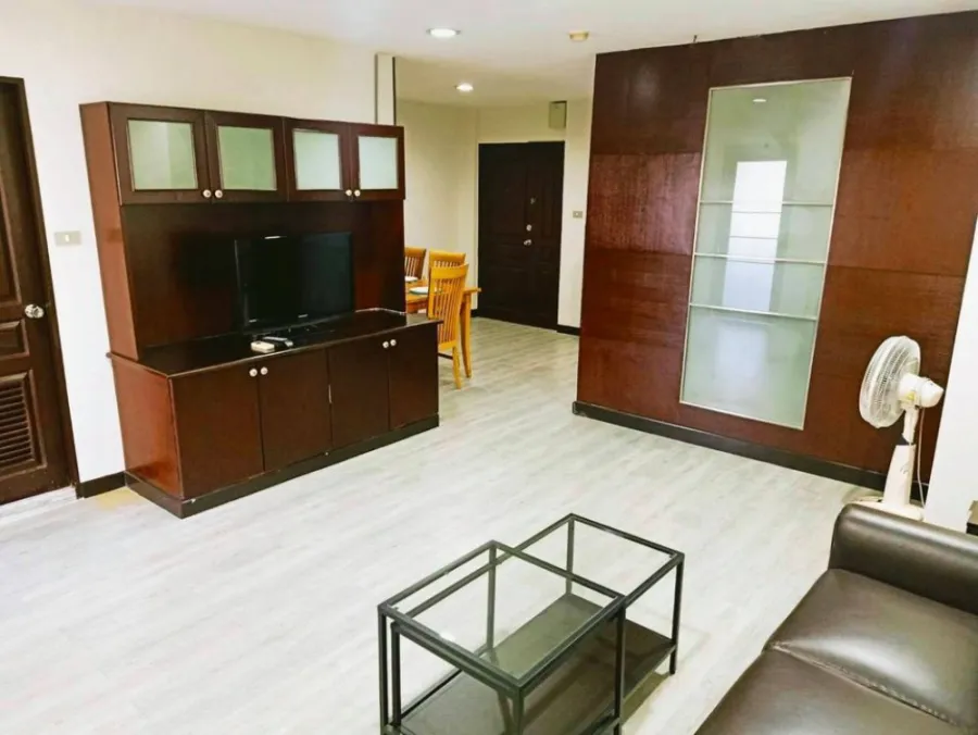For rent, The Waterford Park Sukhumvit 53, fully furnished, ready to move in. Don't miss it.