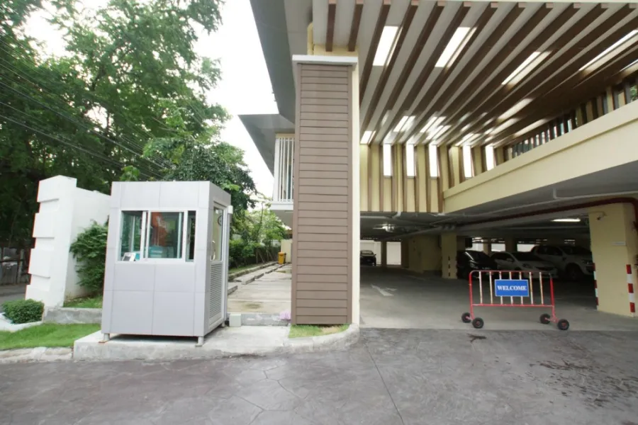 Sell The Series Udomsuk 29, corner room, privacy, affordable price, good to buy by yourself, great investment, book now