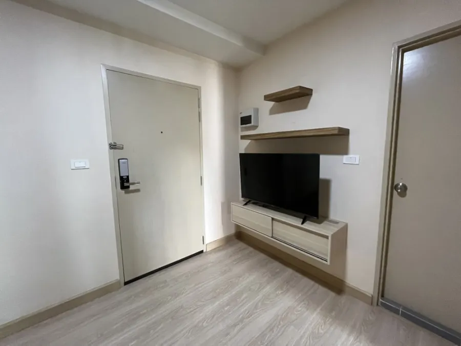 For rent, The Revo Lat Phrao 48, the room is divided into proportions, nice to live in, clean, pleasing to the eye, already comfortable. Reserve now.