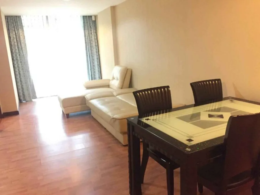 Sell The Kris Ratchada 17, spacious room, fully furnished, good leather sofa, very nice to sit, reserve first, stay first.