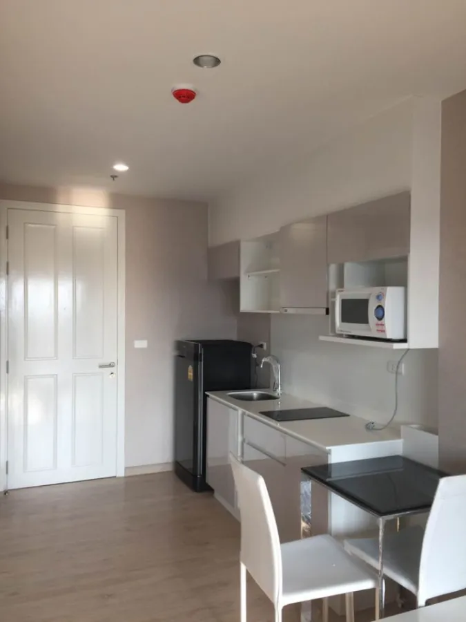 Sale/Rent The Parkland Phetkasem-Thapra pool view Plus full furniture Miss it and you will regret it.