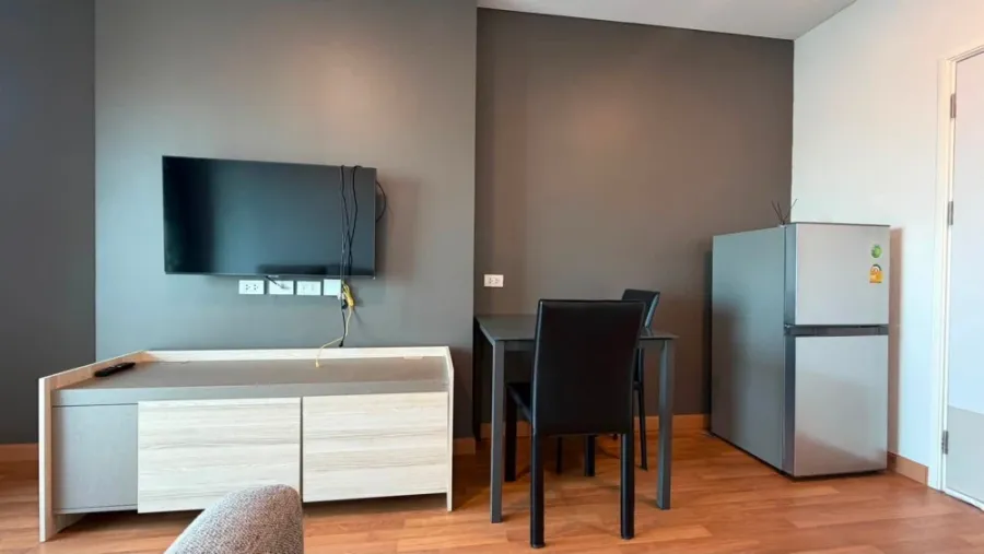 For rent: Lumpini Place Ratchada-Sathu, beautiful unobstructed city view, room is as pictured, ready to move in with just your luggage.