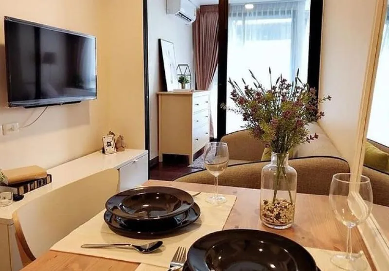 For rent Bangkok Feliz Sathorn-Taksin. The room is beautifully decorated, very luxurious, modern tone, good atmosphere, fully furnished.