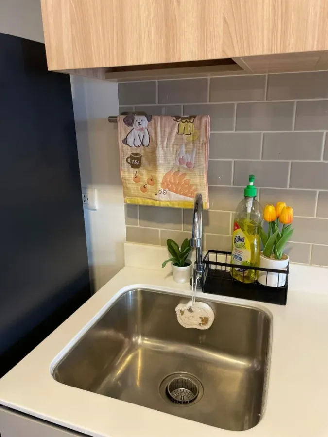 For sale or rent: XT Phayathai. Beautifully decorated with complete furniture. Premium floor with two gardens in front of the unit. Book now!
