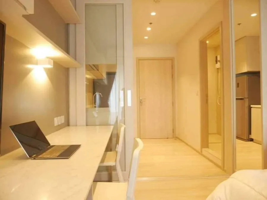 For rent: Life One Wireless, STUDIO room, 12th floor, garden view, white room, clean, easy on the eyes, miss it and you'll regret it.