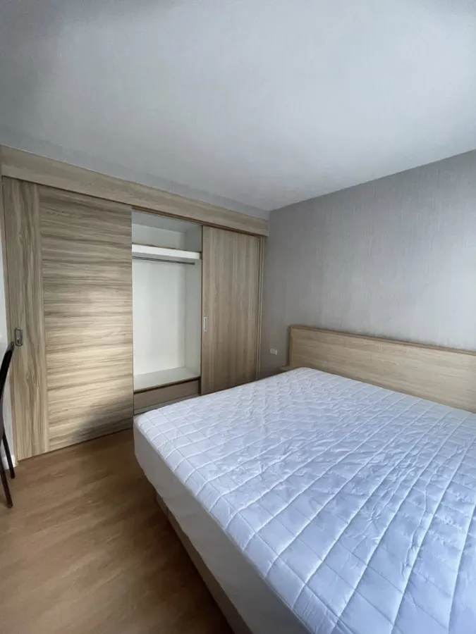 For rent: V Condo Salaya, large room, comfortable, usable area, plus a good price. If you don't book, you'll regret it.