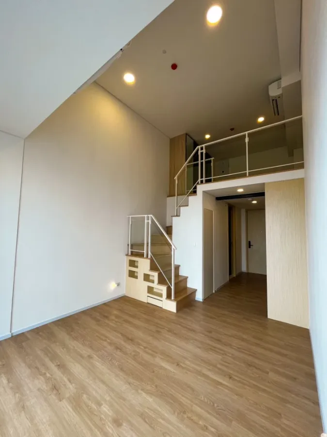 Sell down payment!! Landmark Condo @ MRTA Station, beautifully decorated, good location, can't miss it, book now!!