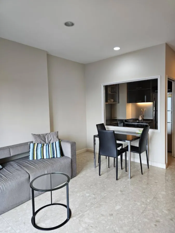 For rent!! Condo The Crest Sukhumvit 34, 16th floor, beautiful room, good location, complete common area, don't miss it!!
