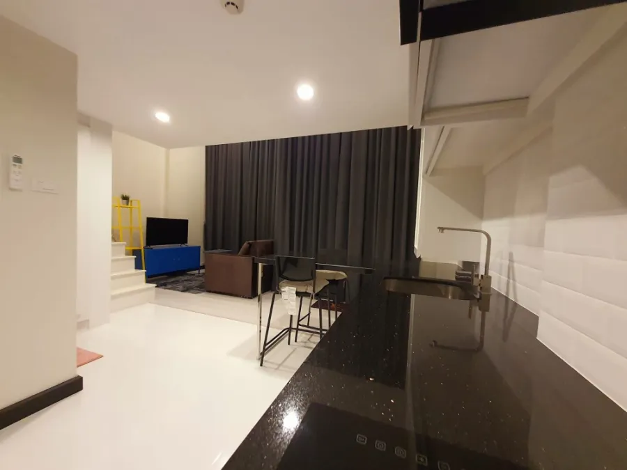 Sale / rent Thames Residence Condo, not hot, fully furnished, ready to move in, convenient to travel, near the train station