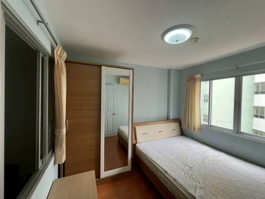 For sale: Lumpini Condo Town Ram Intra - Lak Si, Building B, 6th floor, room in soothing colors, fully furnished, interested, reserve now.