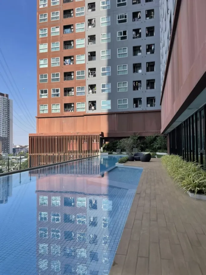 Plum Condo Ramkhamhaeng Station for sale. Ready to move in, high floor, fully furnished. Book now!