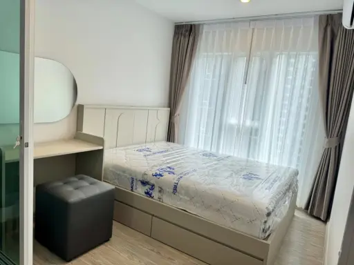 For rent: Regent Home Bangna. Beautifully decorated room with a stunning color scheme. Fully furnished; just bring your suitcase and move in!