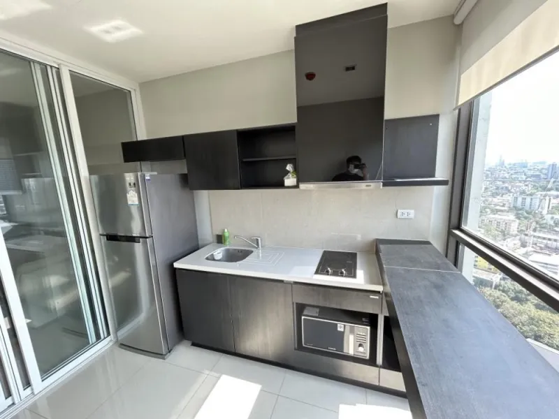ขายด่วน!! คอนโด ริทึ่ม สุขุมวิท 44/1 ชั้น 24 ห้องสวย เฟอร์นิเจอร์ครบครัน พร้อมอยู่ รีบจองเลย!!