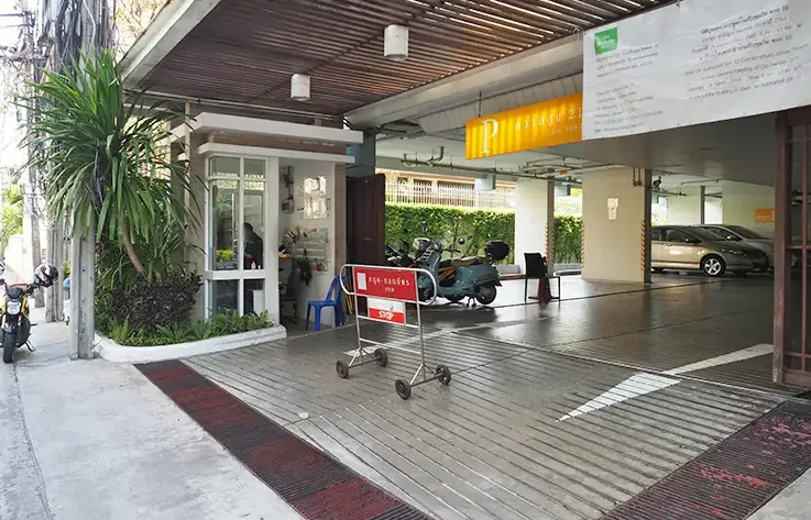 ขายด่วน! คอนโด บ้านสิริสุขุมวิท ซอย 10 ชั้น 8 ย่านธุรกิจ ใกล้แหล่งช้อปปิ้ง BTS / MRT อย่ารอช้า!!