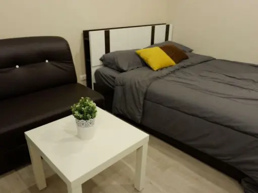 Plum Condo, Central Station, for rent, has everything Carry the bag ready. Hurry before it slips away.