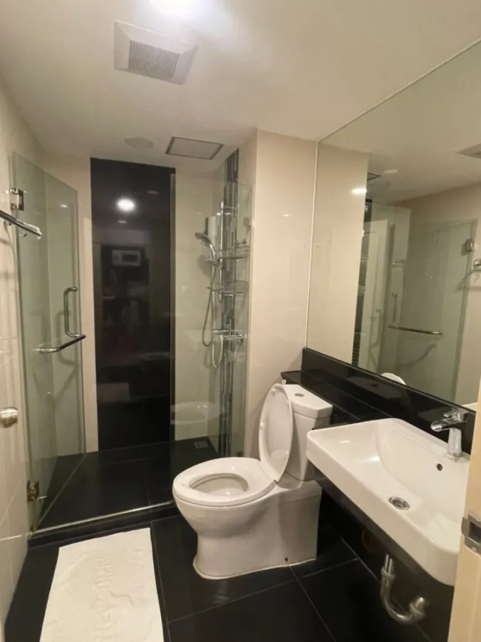 For rent!! Condo Bangkok F. Liz Sathorn-Taksin, 5th floor, good furniture. You must reserve quickly like this!!