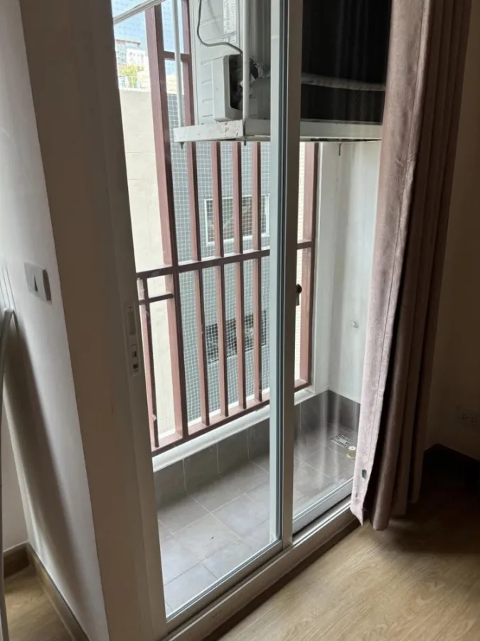 For sale: The Light New York, empty room, clean, airy, complete with amenities. People who like to decorate rooms shouldn't miss it.