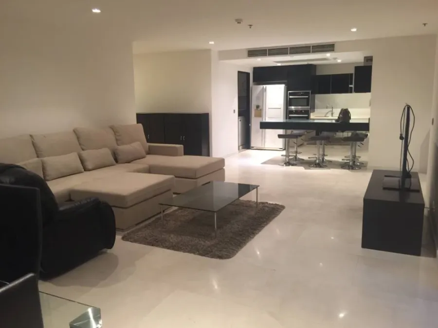 ให้เช่า Eight Thonglor Residences ห้องอยู่ชั้นสูงมาก ห้องนอน แต่ละห้องมีห้องน้ำส่วนตัว พื้นที่นั่งเล่นแบบเปิดโล่ง จองเลย
