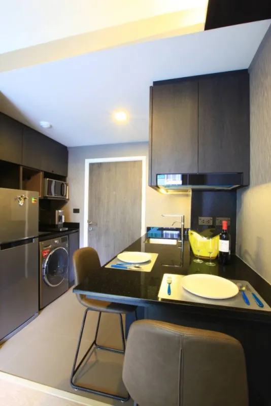 ขาย คอนโด Metro Luxe Riverfront Rattanathibet ทีวีจอใหญ่จุใจ เตียง King Size นอนสบาย รีบจับจองเลยจ้า