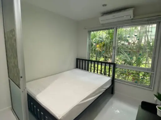 For rent V Condo Lat Krabang, empty room, good location, ready to move in. Don't wait.