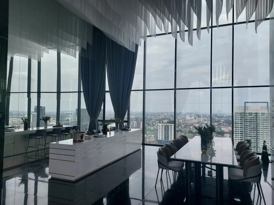 Condo for sale: Knightsbridge Space Ratchayothin, high floor, duplex room, spacious, comfortable, fully furnished. Interested? Come and reserve now.