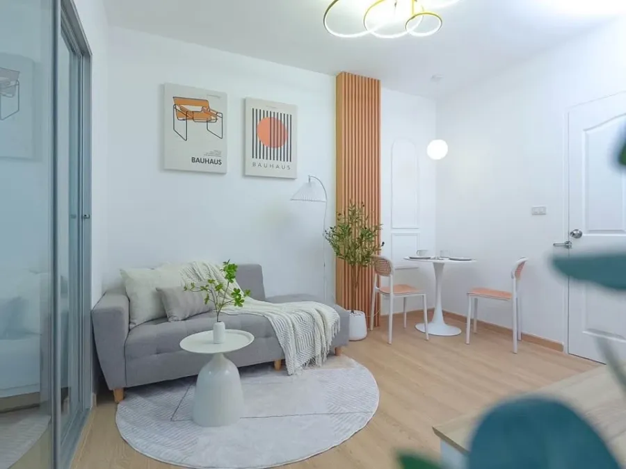 Selling The Kith Sukhumvit 113. Beautifully decorated unit in a cozy, homey style. You won't be disappointed if you reserve one!