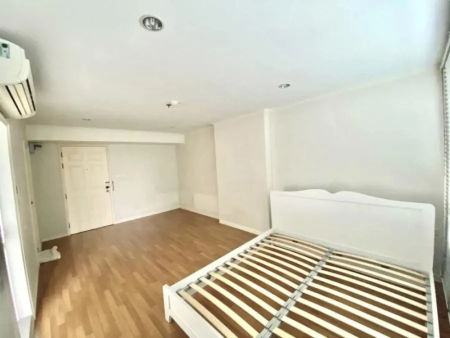 For sale Lumpini Place Phahon-Saphan Khwai. The room is fully furnished. Great price. Good like this. Reserve now.