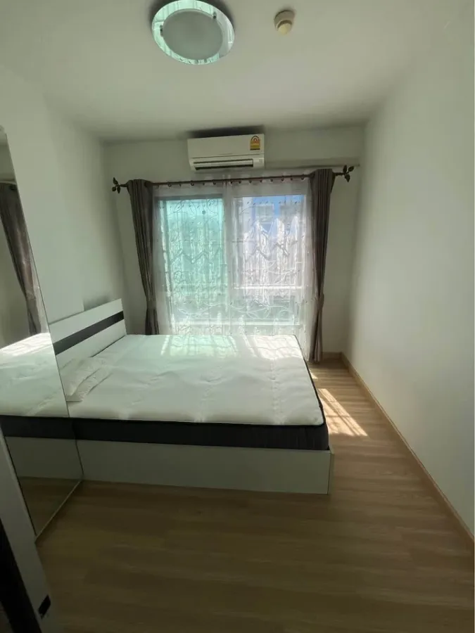 For rent: The Kith Lumlukka Klong 2, corner unit offering privacy, bright and airy room, fully furnished. Don't miss out!