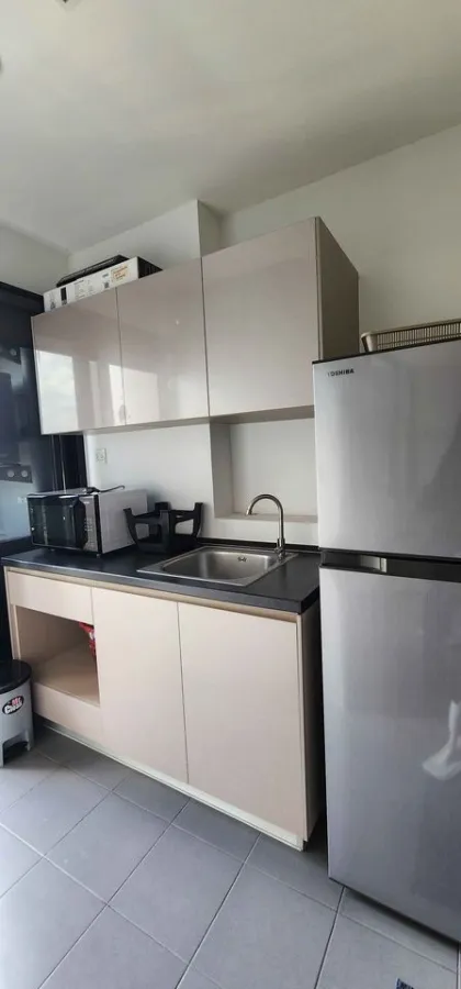 For rent: The Politan Rive, 37th floor, north side, fully furnished, not too expensive, reserve quickly before you miss out.
