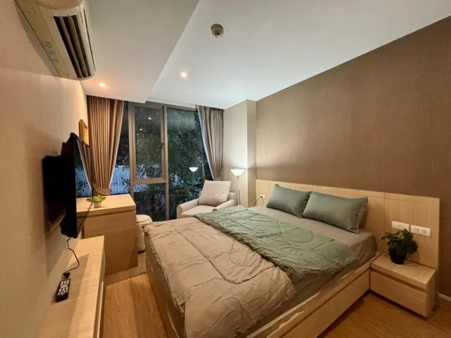 For sale, for rent, Class Condo Silom, corner room, spacious room, very quiet, very private, beautifully decorated, resort feel, don't miss it.