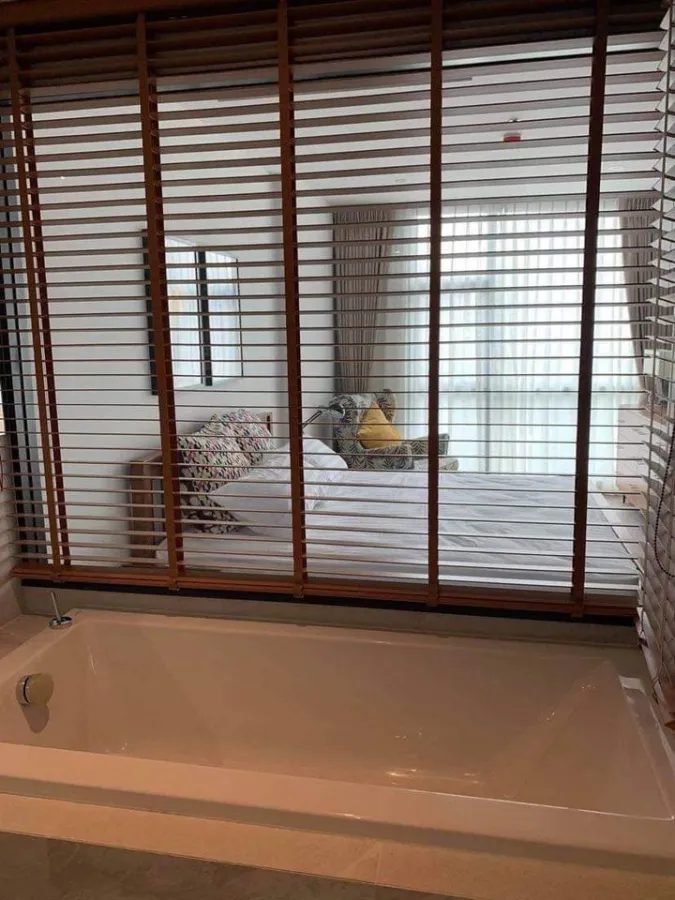 Condo for rent, Rhythm Ekkamai, spacious room, beautifully decorated, looks good, very stylish. Reserve first, get first. Hurry.