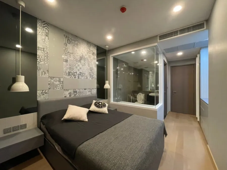 For rent: Ashton Chula - Silom, 45th floor, very high, wow city view. Beautiful room decorated with built-ins throughout the room. Move now.