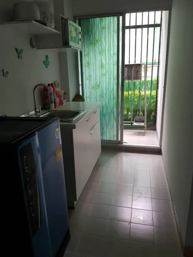 For rent: The Kit Lam Luk Ka, Khlong 2, 1st floor, with trees behind the room, shady, very close to nature, don't miss it.