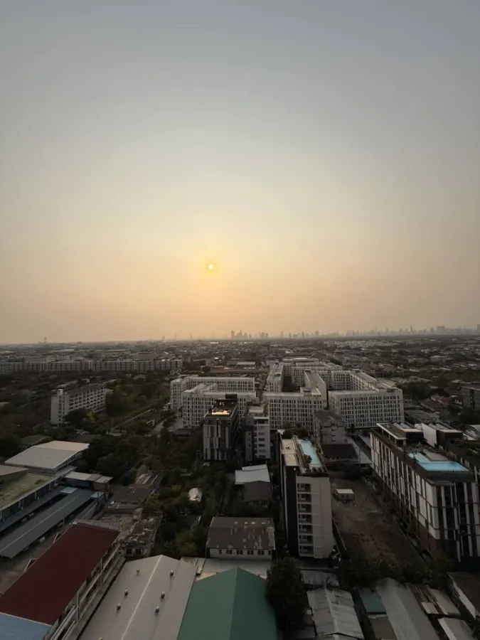 Selling Niche MONO Sukhumvit-Bearing, ready to move in immediately. No need to buy additional furniture or appliances.