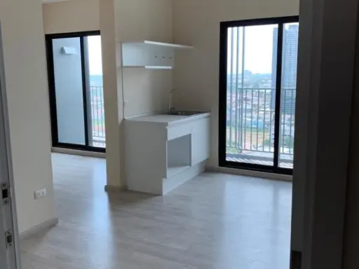 For sale: Plum Condo Central Station Phase 2, 21st floor, empty room, reasonable price. Room decorating lovers shouldn't miss this.