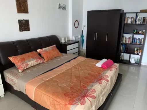 For rent 9 carats, Condo Pattaya, pool view, fully furnished, ready to move in, don't miss it. Urgent!!