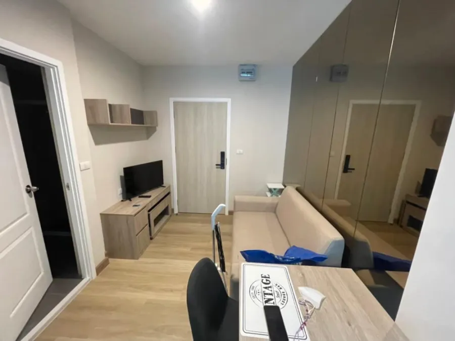 For rent: The Indeed Condo Amata, 4th floor, great view of the pool. The room is well decorated, low price, book now.