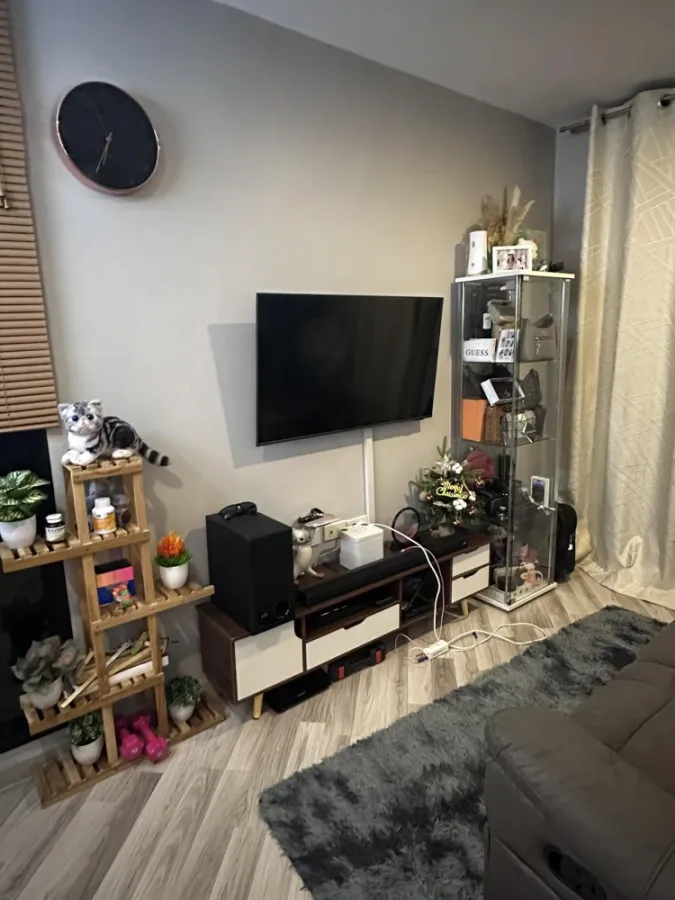 For sale or rent: Vento Condo Kaset-Nawamin. Beautifully decorated room with a theme. Comes with complete furniture. Ready to move in.