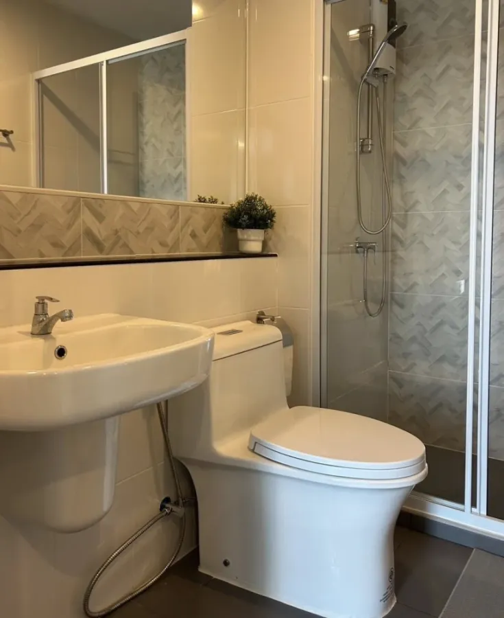 For rent: REGENT Home Wuttakat. Comfortable rooms, complete amenities, great value. You must book now!