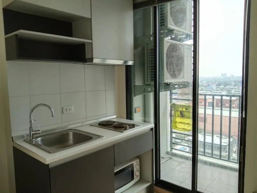 The room is very good, can sleep and enjoy the view of the city. This price is very worthwhile. Hurry up to book at The Base Chaengwattana for rent.