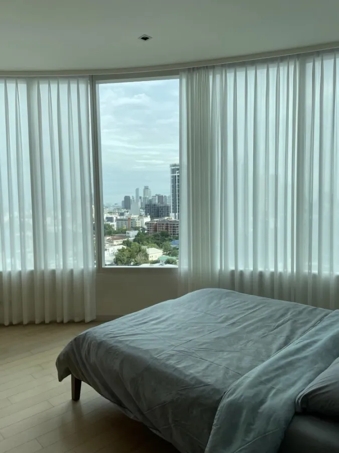 ขาย Eight Thonglor Residence ชั้น 15 ห้องกว้างสุดๆ พร้อมเฟอร์นิเจอร์อย่างดี โซฟานั่งสบาย ห้ามพลาด