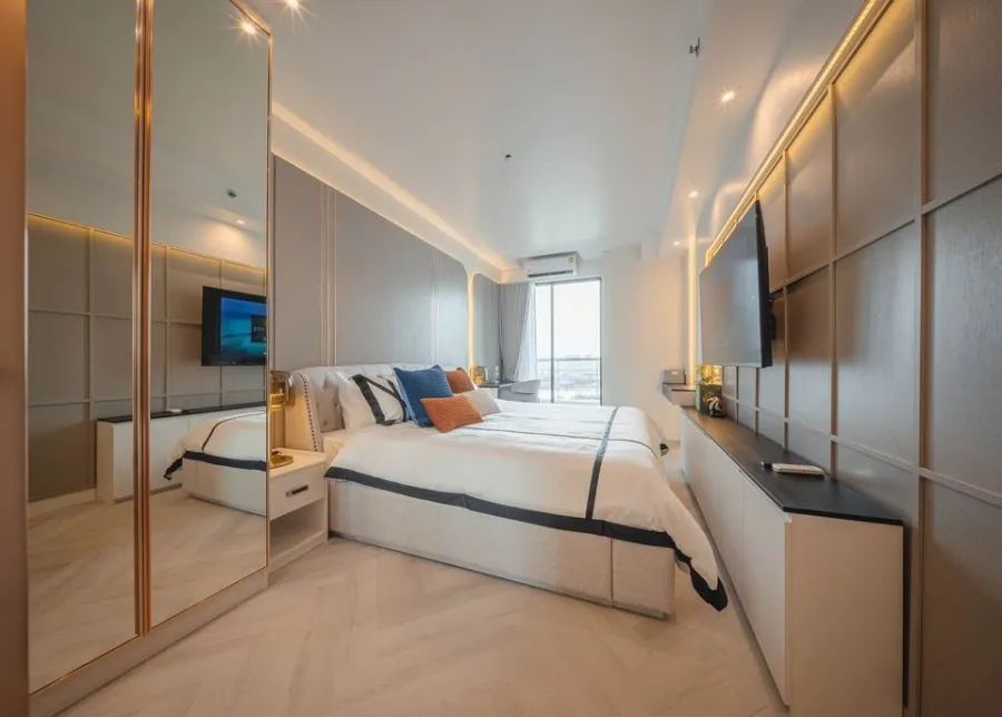 For rent, Supalai Casa Riva Vista 2, large size room, very spacious, very beautifully decorated, lots of built-ins, very worth booking.
