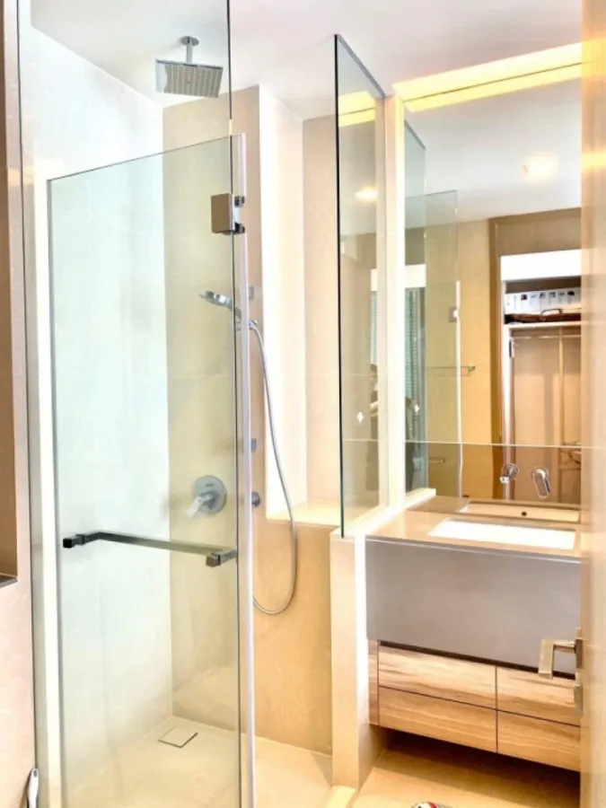 For rent, The Esse Asoke, beautiful room, fully furnished, don't wait.